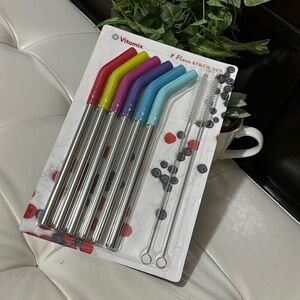 NEW Vitamix brand Stainless Steel Straws with Silicone Tips & Cleaning Brushes